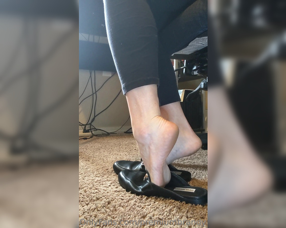 Brandy Elliott aka Premiumbrandy OnlyFans - Mules Matte Black Toes Working at my desk I noticed you watching my feet I dangle and smack my mule