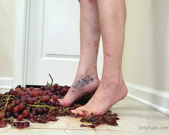 Davina aka Thedavinagold OnlyFans - Grape Crush ASMR Crushing grapes and making them pop was so much fun! Video Duration 11 minutes 49