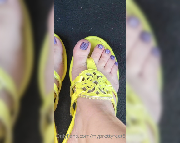 MyPrettyFeet8 aka Myprettyfeet8 OnlyFans - Breaking up the massive pic set with a little in car flipflop toe wiggle