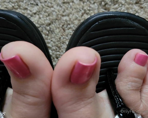 MyPrettyFeet8 aka Myprettyfeet8 OnlyFans - Be My Toe Slave You love my plump, delicious big toes, so I give you the front view and top view