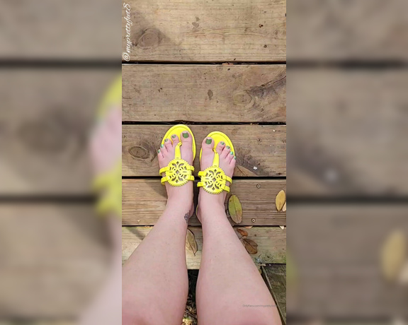 MyPrettyFeet8 aka Myprettyfeet8 OnlyFans - A little snapclip for ya Do you like green toenails