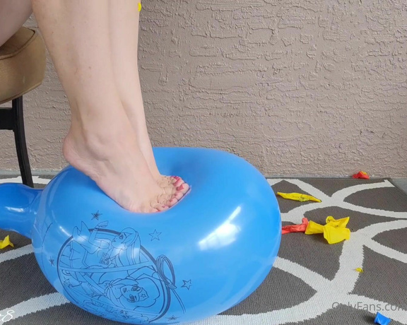 MyPrettyFeet8 aka Myprettyfeet8 OnlyFans - Heres a fun blooper gag reel clip from my balloon custom