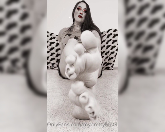 MyPrettyFeet8 aka Myprettyfeet8 OnlyFans - Clowning around