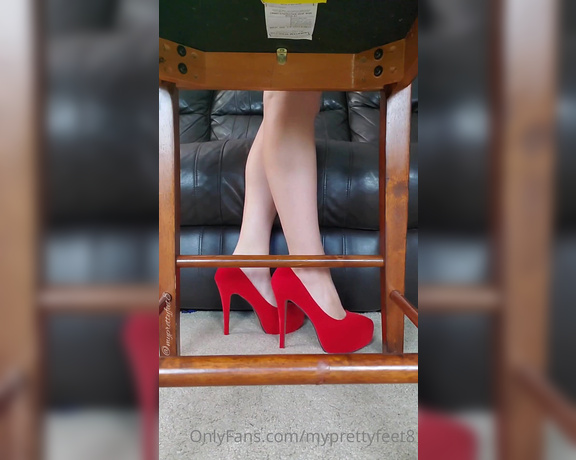 MyPrettyFeet8 aka Myprettyfeet8 OnlyFans - 6 min under chair heel and soles tease JOI clip