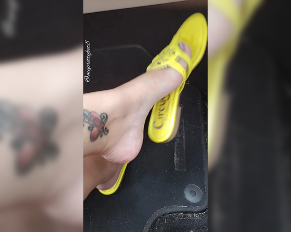 MyPrettyFeet8 aka Myprettyfeet8 OnlyFans - Sunday funday! Heres a short dangling clip in the car! Soon Ill be posting another full length pre