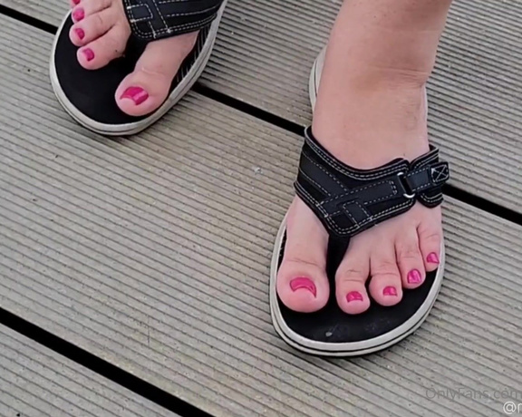 MyPrettyFeet8 aka Myprettyfeet8 OnlyFans - Fishing for Feet Scene opens on a deserted, private dock He catches me walking past him on the dock