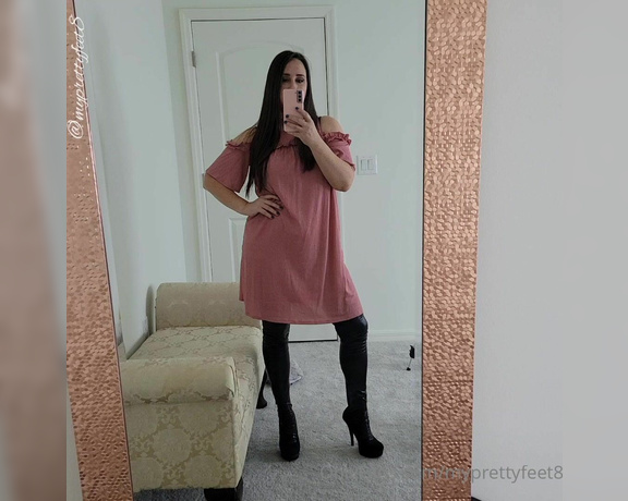 MyPrettyFeet8 aka Myprettyfeet8 OnlyFans - Short n sexy mirror clip showing off my thigh high leggings