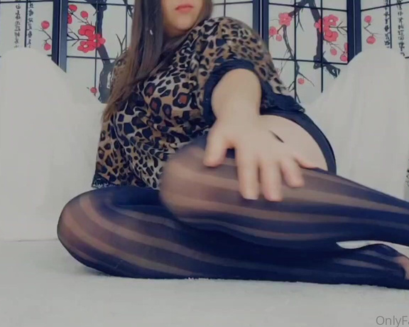 MyPrettyFeet8 aka Myprettyfeet8 OnlyFans - See, its a snapclip! Definitely an old set