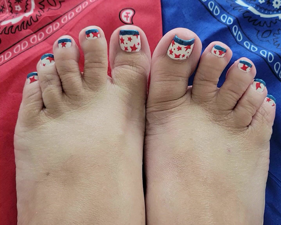 MyPrettyFeet8 aka Myprettyfeet8 OnlyFans - Top view toe wiggles!