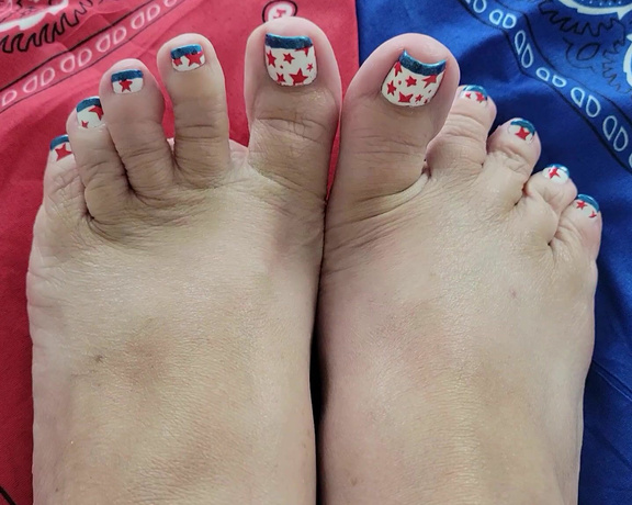 MyPrettyFeet8 aka Myprettyfeet8 OnlyFans - Top view toe wiggles!