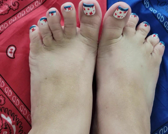 MyPrettyFeet8 aka Myprettyfeet8 OnlyFans - Top view toe wiggles!