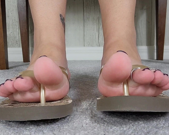 MyPrettyFeet8 aka Myprettyfeet8 OnlyFans - I could tell you needed some front view toe wiggles in flip flops