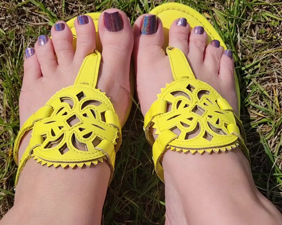 MyPrettyFeet8 aka Myprettyfeet8 OnlyFans - A little wiggle with my holographic nails in the sunshine