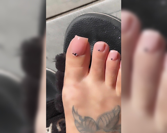 Raes Pretty feet aka Bestprettyfeet OnlyFans Video 290