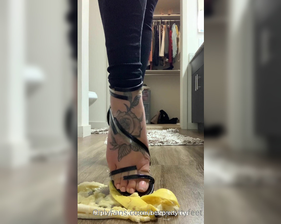 Raes Pretty feet aka Bestprettyfeet OnlyFans - 5min video