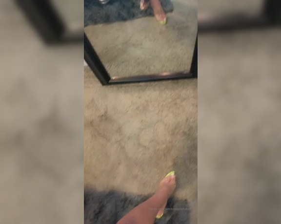 Raes Pretty feet aka Bestprettyfeet OnlyFans Video 965