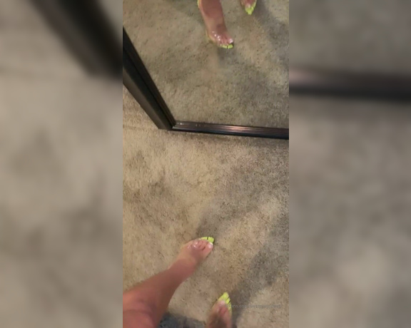 Raes Pretty feet aka Bestprettyfeet OnlyFans Video 965