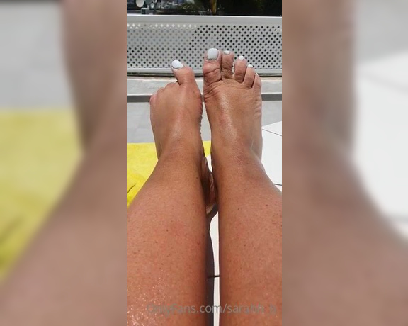 Sarahh_B aka Sarahh_b OnlyFans - Holiday feet…