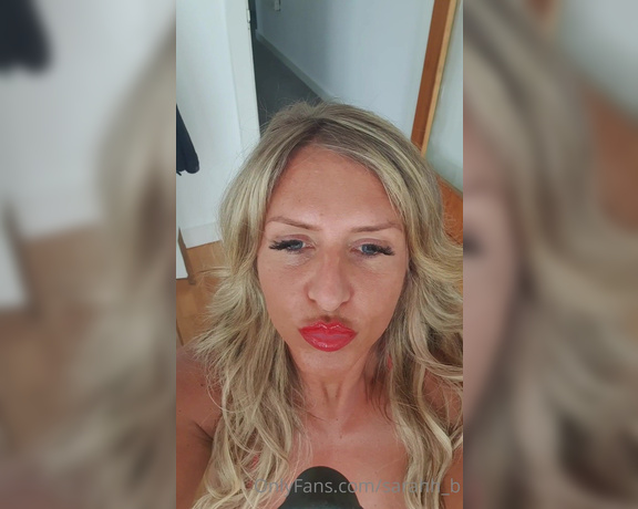 Sarahh_B aka Sarahh_b OnlyFans - Come watch me suck a BBC dildo as my step son in your inboxes for £5