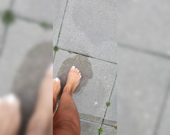 Sarahh_B aka Sarahh_b OnlyFans - Wet feet