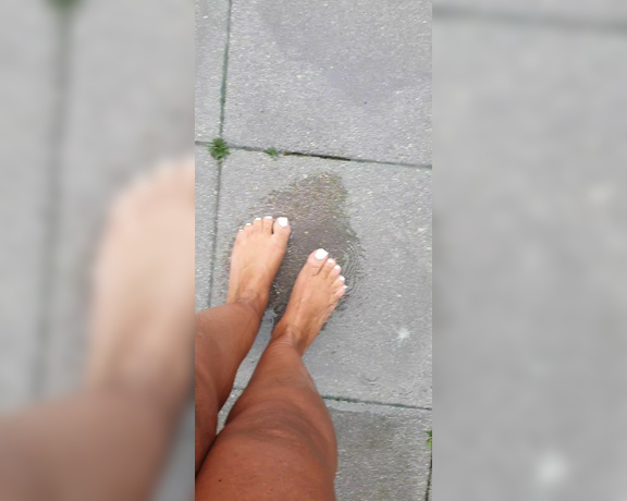 Sarahh_B aka Sarahh_b OnlyFans - Wet feet