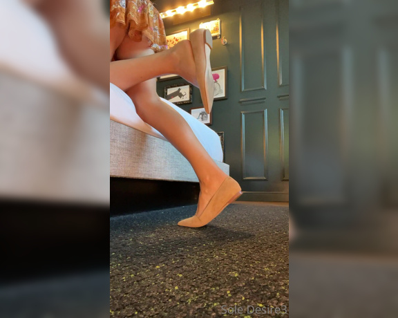 Sole Desire3 aka Soledesire3 OnlyFans - Flats with a summer dress Cute 35min Vid of me in flats @soledesire3