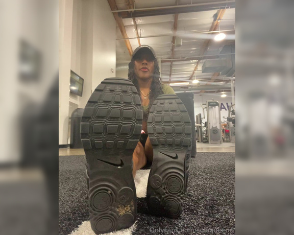 Ri aka Solequeenri OnlyFans - Sweaty gym shoes & sock removal WHILE IM AT THE GYM who likes public soles