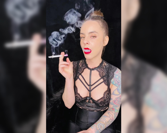 ManyVids - Dani Lynn - Smoking All White Cigarette