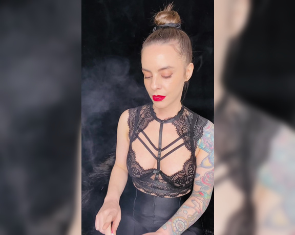 ManyVids - Dani Lynn - Smoking All White Cigarette