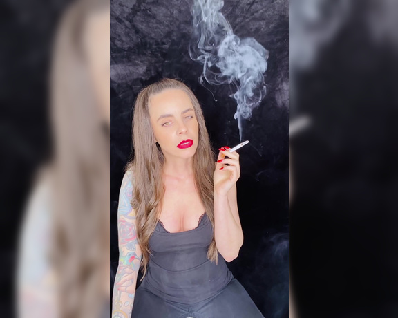 ManyVids - Dani Lynn - Smoking Camel Blue 99s