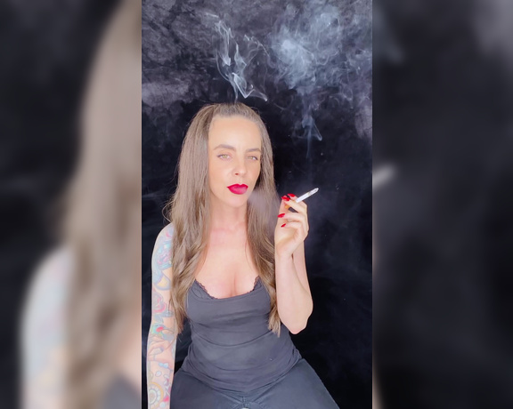 ManyVids - Dani Lynn - Smoking Camel Blue 99s