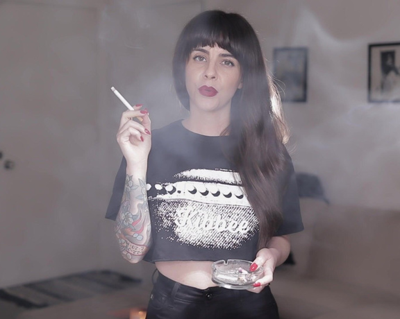 ManyVids - Dani Lynn - Smoking Cork in Cut Off T Shirt