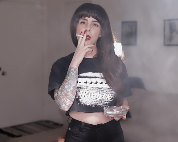 ManyVids - Dani Lynn - Smoking Cork in Cut Off T Shirt