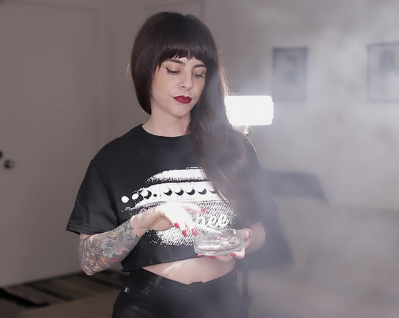 ManyVids - Dani Lynn - Smoking Cork in Cut Off T Shirt