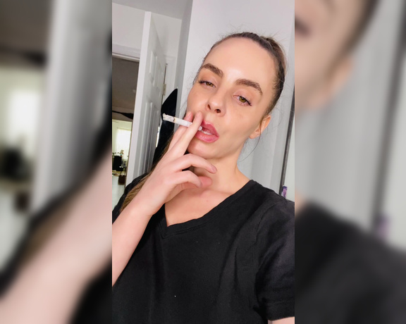 ManyVids - Dani Lynn - Smoking Clip 5