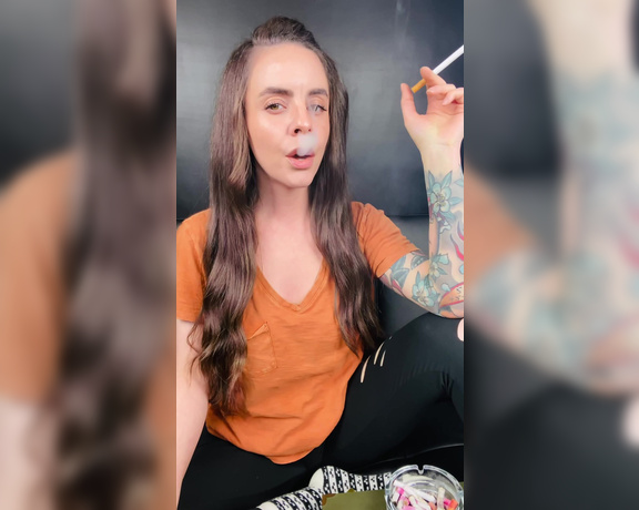 ManyVids - Dani Lynn - Smoking Corks in T shirt