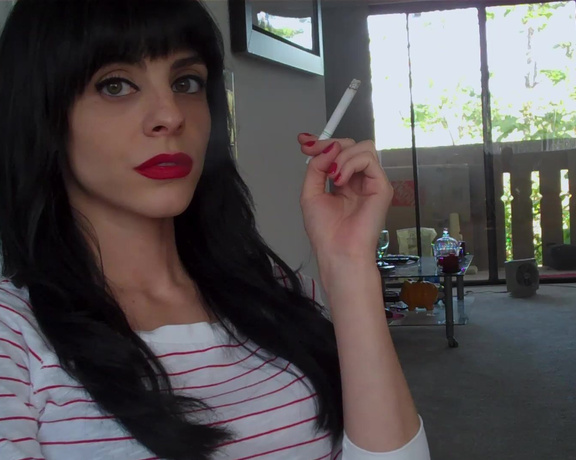 ManyVids - Dani Lynn - Smoking in Kitchen