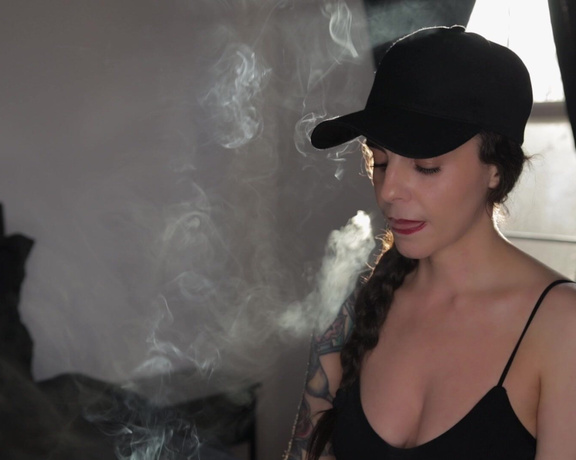 ManyVids - Dani Lynn - Smoking in Natural Sunlight