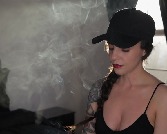 ManyVids - Dani Lynn - Smoking in Natural Sunlight