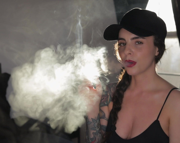 ManyVids - Dani Lynn - Smoking in Natural Sunlight