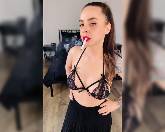 ManyVids - Dani Lynn - Smoking in Long Black Skirt