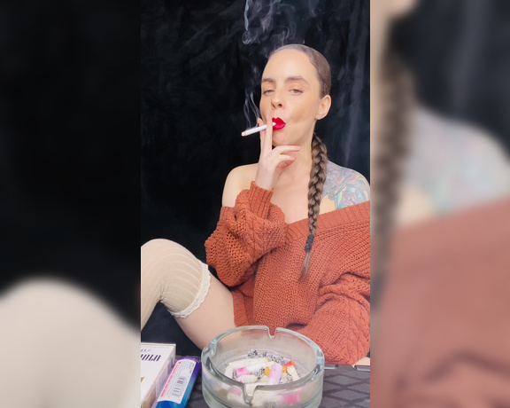 ManyVids - Dani Lynn - Smoking Marlboro Gold 100s in Sweater