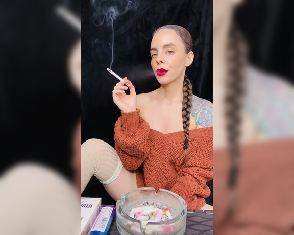 ManyVids - Dani Lynn - Smoking Marlboro Gold 100s in Sweater