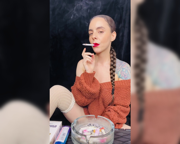 ManyVids - Dani Lynn - Smoking Marlboro Gold 100s in Sweater