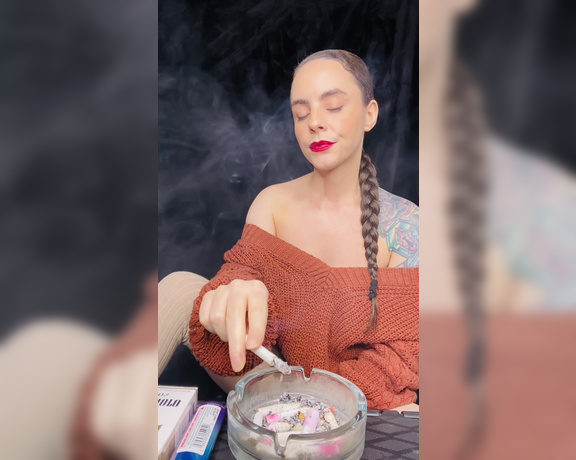 ManyVids - Dani Lynn - Smoking Marlboro Gold 100s in Sweater