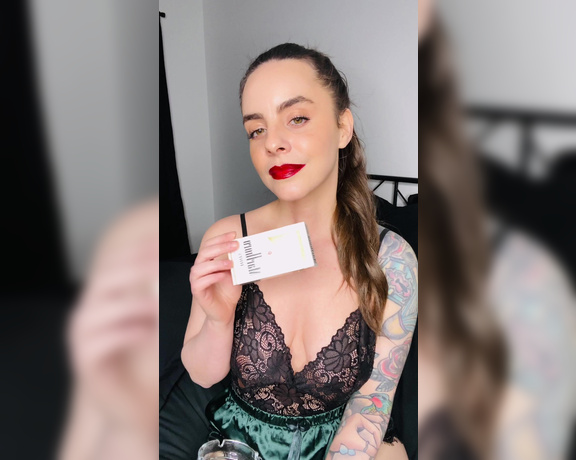 ManyVids - Dani Lynn - Smoking JOI