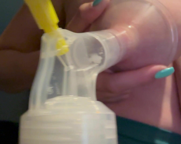 ManyVids - Bumpinbaccas - Pumping breast milk