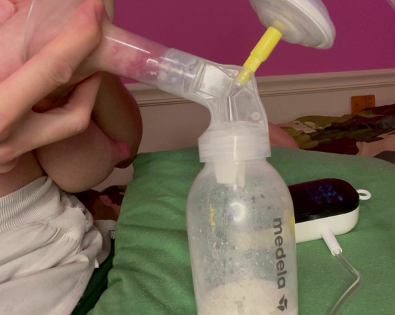 ManyVids - Bumpinbaccas - Just pumping milk