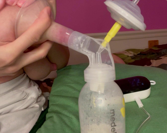 ManyVids - Bumpinbaccas - Just pumping milk