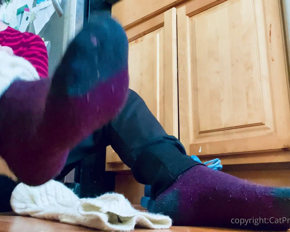 CatPrincess aka Catprincessfeet OnlyFans - Sneaker, legwarmer, and wool sock removal Then sweaty soles showenjoy! Tip if u like soft feet